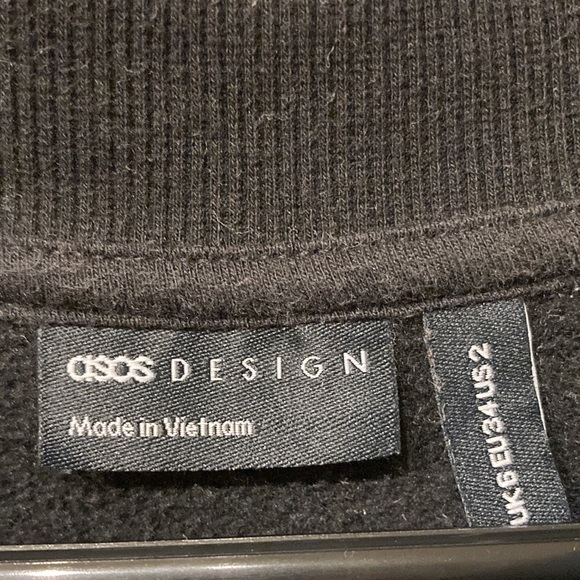 Soft & cozy ASOS oversized black sweater/ sweatshirt. - Picture 2 of 3